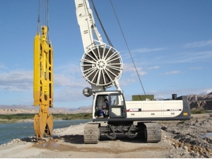 連續牆施工(gong)-新疆庫爾勒(lè)開都河水電(dian)站圍堰工程(chéng)1