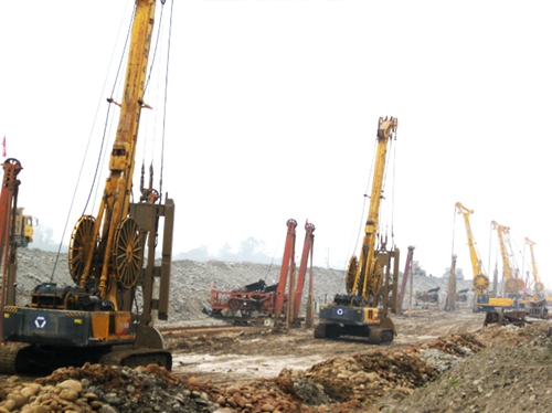 徐工連續牆(qiáng)機群樂山施工(gong)