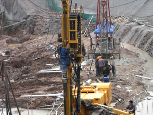 錨杆鑽施工(gōng)1
