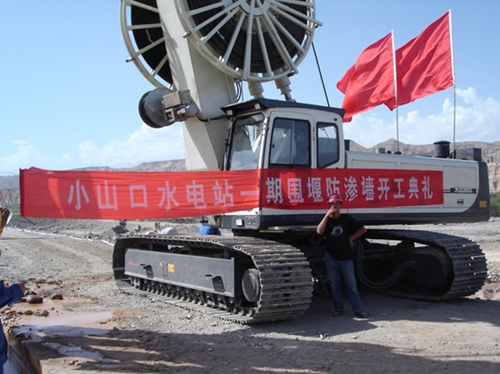 連續(xù)牆施工-新疆庫(kù)爾勒開都河水(shuǐ)電站圍堰工程(chéng)