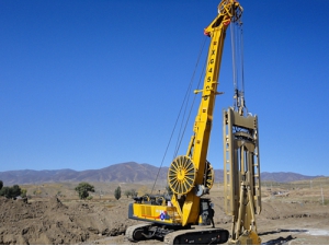 2025年12月基礎公(gōng)司高新技術(shu)産品XG450D連續牆(qiang)在内蒙古工(gong)業園區1号水(shuǐ)源地防滲工(gōng)程施工